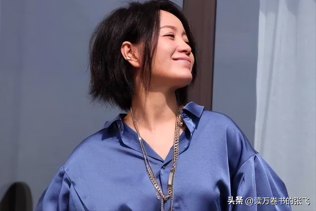 她连上5次春晚，私下却和恩师同居怀孕被骗流产，今57岁依然单身