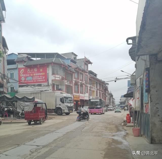 广西南宁市上林县始建于明朝洪武年间老圩，与别县同名改为明亮