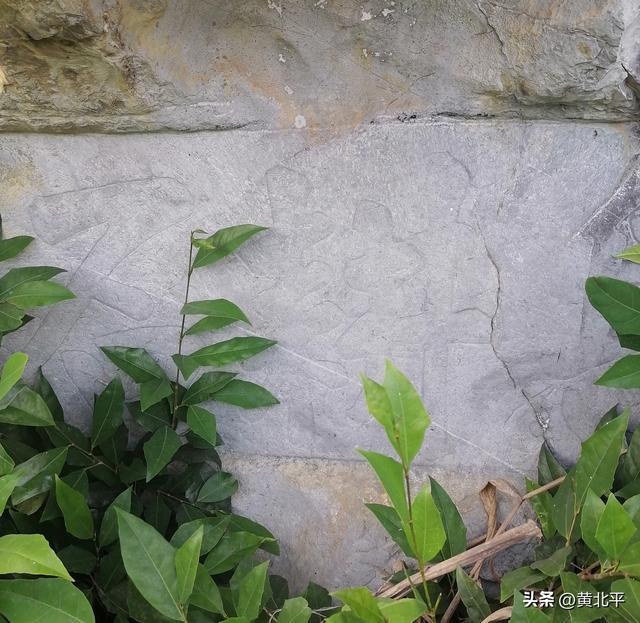 广西南宁市隆安县二级公路边的古文物，明朝知县姚居易酒后的佳作