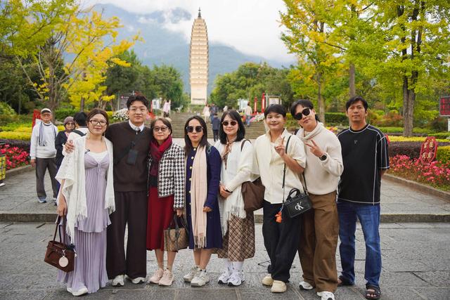 【外眼看云南】柬埔寨顶流姜思倪携全家圆梦云南：在大理邂逅诗和远方