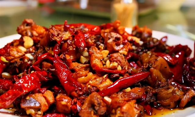 下班挤地铁，饿得前胸贴后背，却刷到外卖软件里一份凉拌金针菇