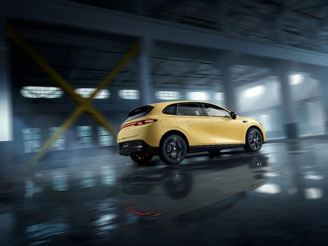 为全球年轻用户打造的“人生Dream Car” 零跑Lafa5预售开启