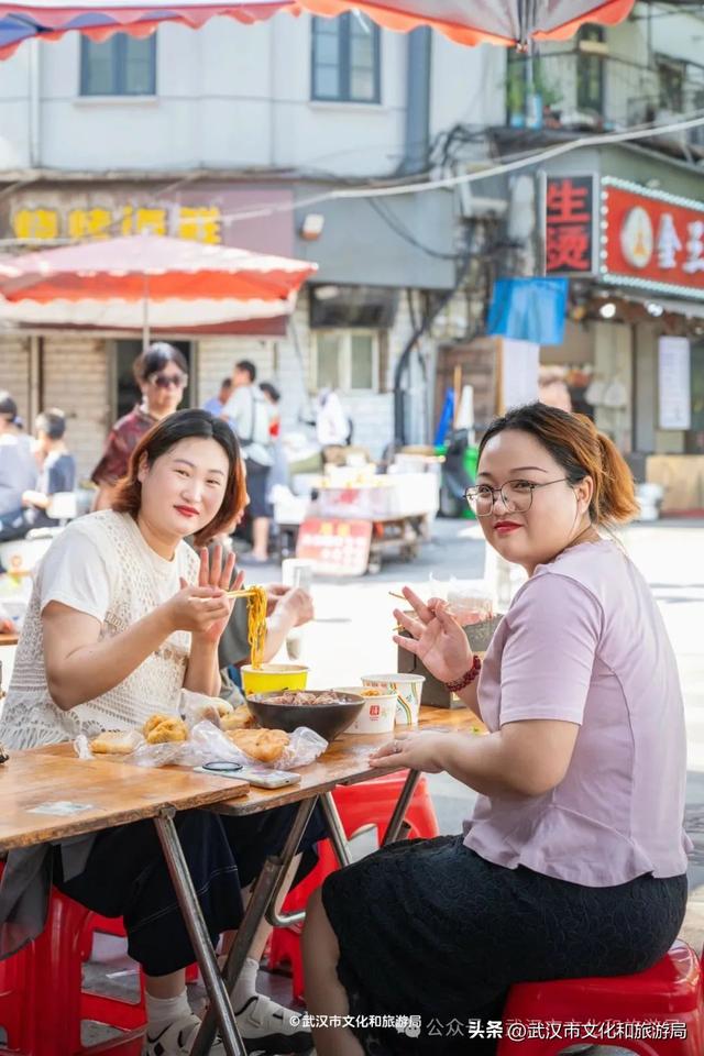 41°C高温天，这么多游客来武汉玩什么?
