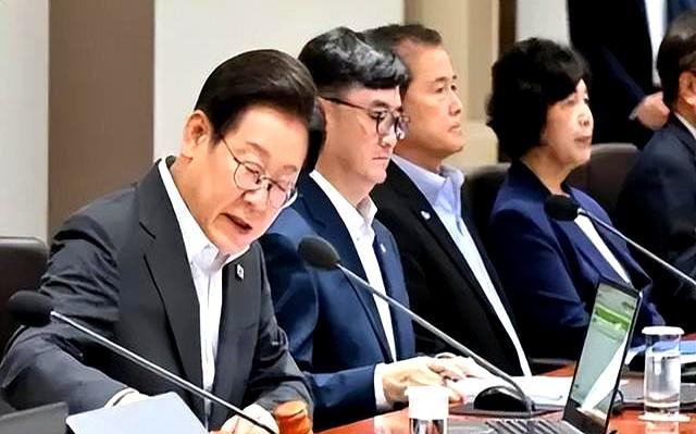首个拒绝出席中国阅兵的总统出现？既在意料之外，又在情理之中