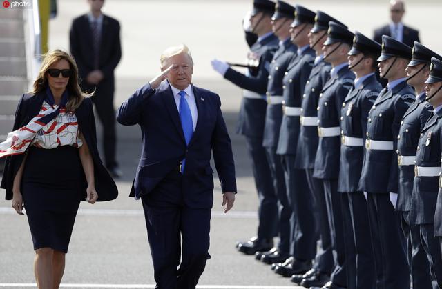特朗普看完阅兵直播，下令8架战机飞过白宫，现场过一把阅兵瘾