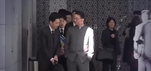 沉默11天后，高市早苗发声，让14亿中国人失望，强迫中方与她见面