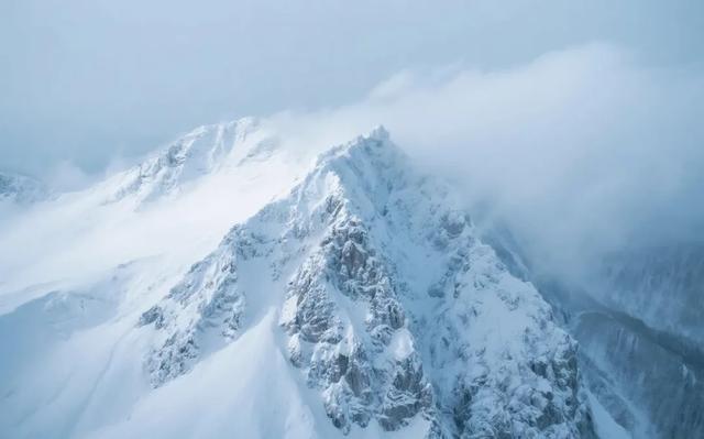 长白山冬日限定：冰封天池、雾凇魔界，一场与天地对话的旅程