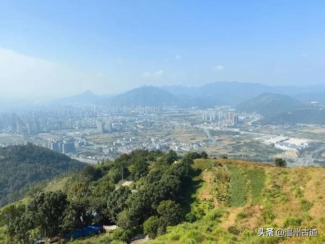 周末休闲好去处！探寻汉朝古寨千年古村，登悬空观景台一览绝美