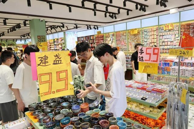 假期首日潮州古城喜迎“开门红”！多部门全力守护节日旅游环境
