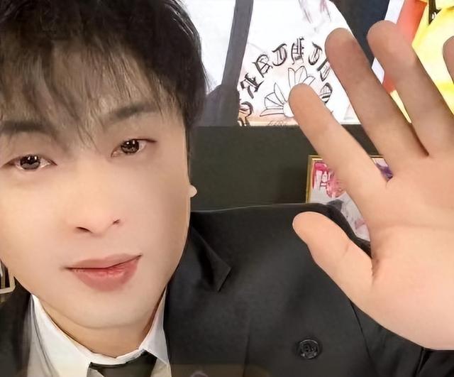 吃相难看！辛巴妻子称不稀罕接手账号，转头宣布复播，预约超40万