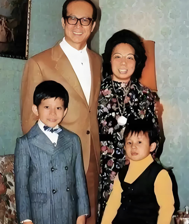 李嘉诚深水湾大宅住了62年，与长子全家同住，自住顶层孙子住一楼
