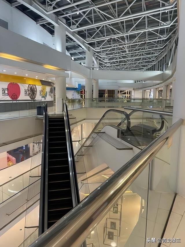 又一巨头倒下！疯狂关店11万家，为什么我们都不愿意逛商场了？