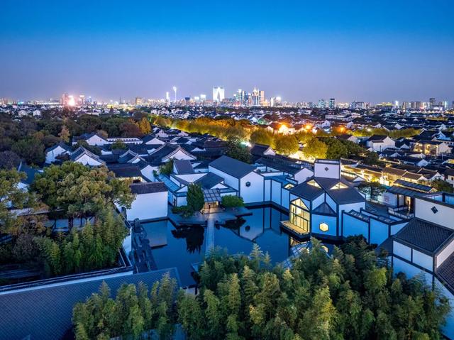 退休后的秋天，在这6座城市找到了慢生活的密码