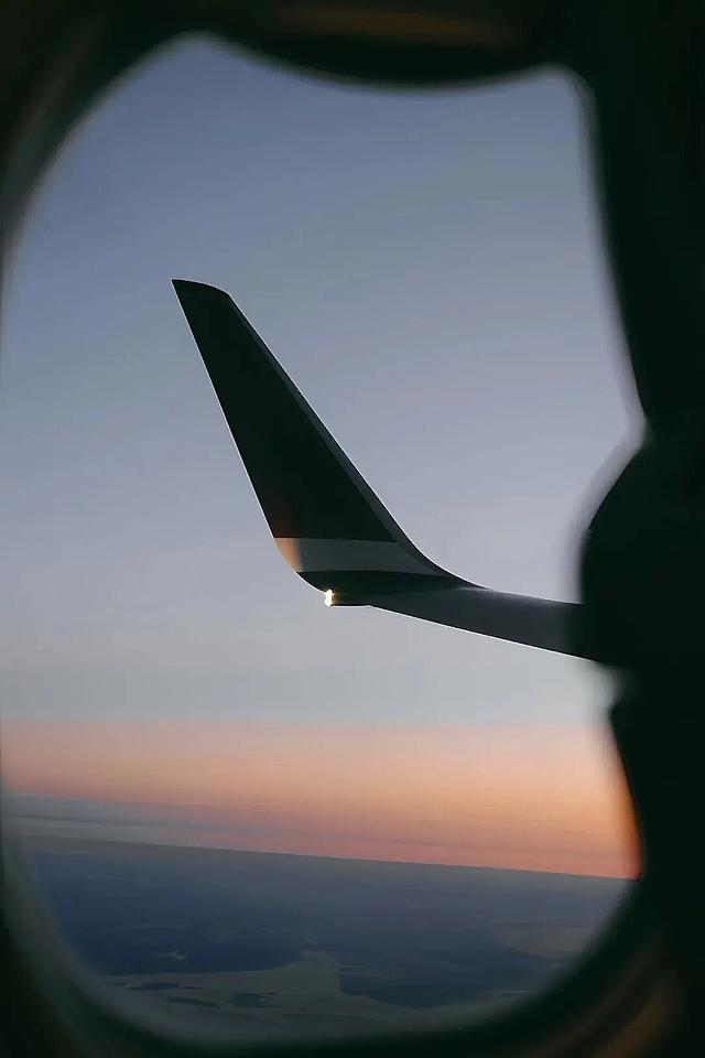 “为什么要去旅行？这或许是最天真的理由，却也最动人”