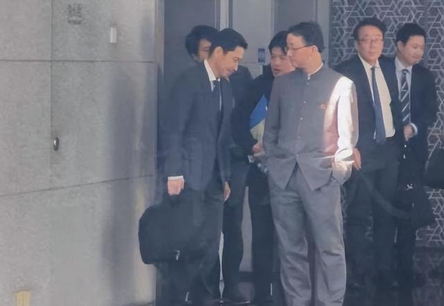 高市还没道歉，中日又出现新争端，日本通知中国，必须解释一件事