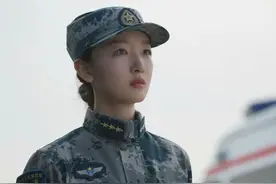 78年入伍我考上军校与男兵相恋，领证得知他是首长儿子，我赚大了图片