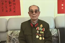 101岁鲍彦章13岁随军，历103次战斗，见8次毛主席，头一次最意外图片