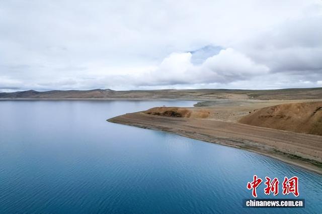 （辉煌60载 魅力新西藏）西藏阿里：游客尽享玛旁雍错、拉昂错夏日风光