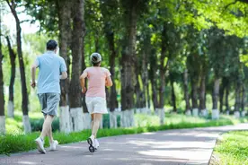 新发现：每天一小时快走，不出半年，身体会发生 6 大变化！图片