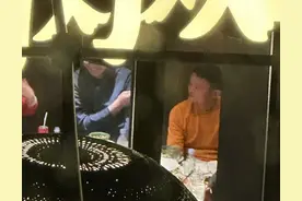 61岁马云杭州被偶遇，和朋友吃私房菜氛围欢乐，为过年提前回家乡图片