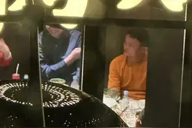 61岁马云杭州被偶遇，和朋友吃私房菜氛围欢乐，为过年提前回家乡图片