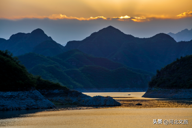 水墨丹青、红叶翩跹，易水湖秋日山水美成画！