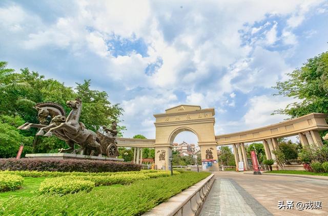 房企不炒房改卖玉？玉器城变直播基地，2.4亿战绩太疯狂！