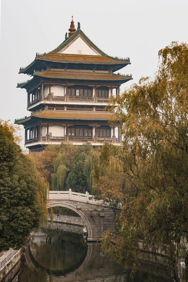 我们把台儿庄古城的秋天“晒”满了朋友圈，温柔了整座古城的初冬