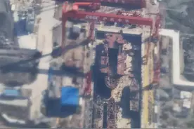 沪东又传来好消息！076安装外飘式飞行甲板，054AG新批次3艘同框图片