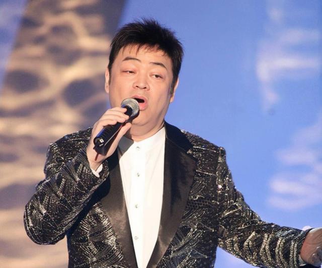 73岁张伟文近况曝光,卧病在床瘦成皮包骨，独住养老院亲人未出面