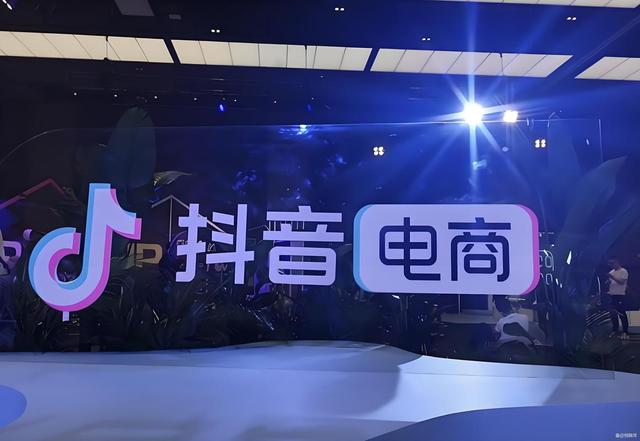 万亿酒旅市场掀大战！阿里美团抖音疯抢，为啥比外卖更赚钱？