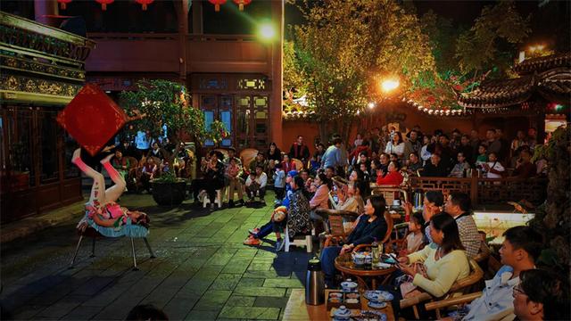 夜经济”照亮转型路 千年盐都越夜越精彩丨不夜川渝·夜经济调研行