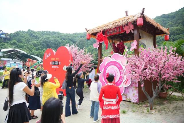 第六届观音山姻缘节能玩能互动，牵红线、抢绣球，游客直呼太上头