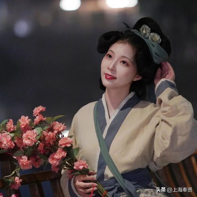 就在本周五晚，奉贤宝龙！“奉浦星河·乞巧市”古风市集即将开市！