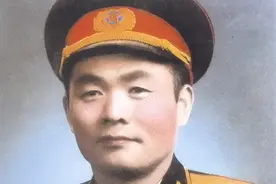 第二野战军下辖各军、师的首任主官图片