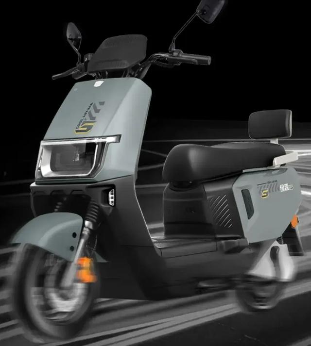 2500左右,这3款电动车续航100km起!通勤接娃全搞定,还开啥汽车