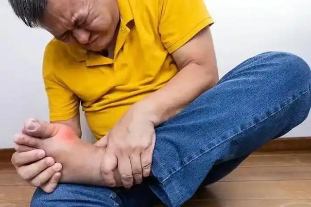 车前草立大功，发现：常用车前草煮水喝的人，不久或将收获4好处