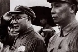 三个纵队吃不掉一个杂牌师，刘邓怒批陈士榘，毛主席无奈请出粟裕图片