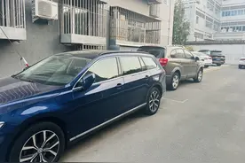 小区道闸一直不启用，居民:谁都能进，特别不安全！图片