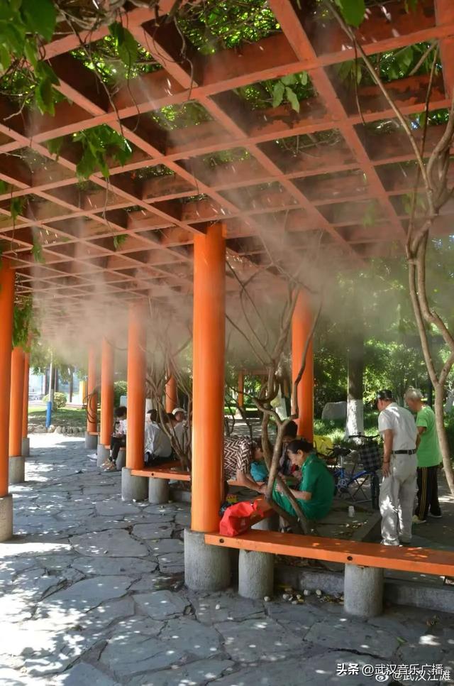 夏日炎炎，江滩为你解锁清凉新姿势