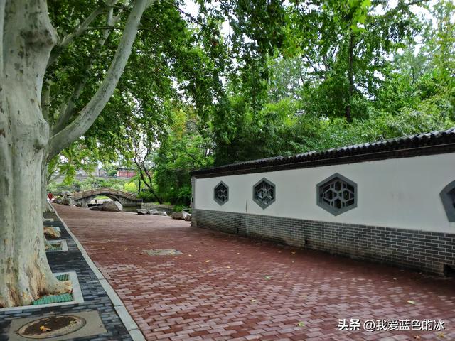 邯郸丛台公园最大的亮点就是里面的一座造型奇特的城堡