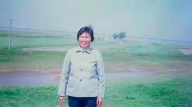 福建龙岩县杨月花是贺子珍长女：开国上将萧克曾劝她改回原来姓氏