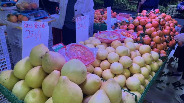 轨道直达的赶场地!地方超大,东西多,买菜这些超方便