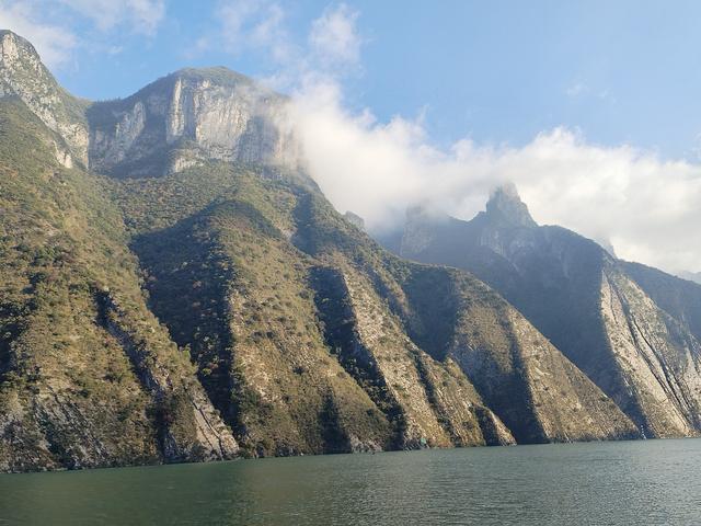 鄂渝行第四天（上）：小红船换小白船，从巫山到巴东