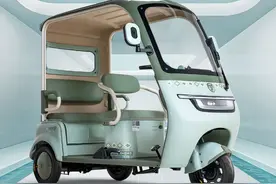 金彭新一代电动三轮车，带可拆卸车篷，配AI智行系统，适合老年人图片