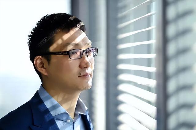 放弃首富做“首善”，41岁黄峥无偿捐出1000亿，这波操作太秀了！