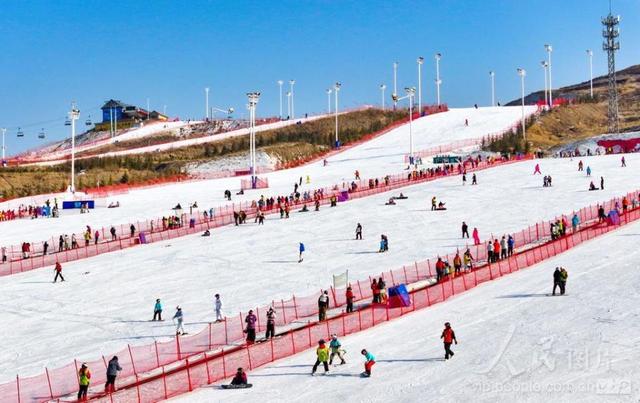 呼和浩特一日游：滑雪赏灯看冬捕