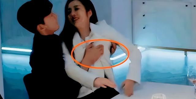 陪玩陪睡只是冰山一角，认干爹，舔手指，拜高踩低，实在荒唐！