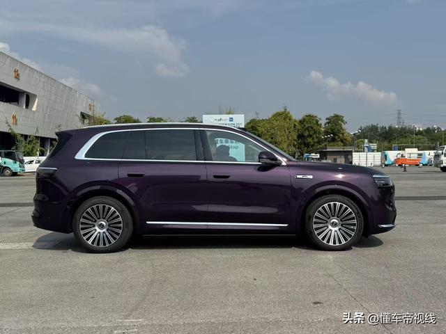 成都车展探馆问界M8纯电版实车