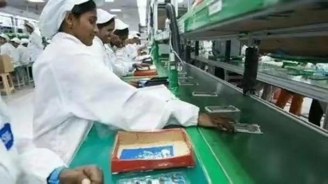 市值暴增6000亿!富士康“不喂饭”了，甩卖美国工厂回归中国